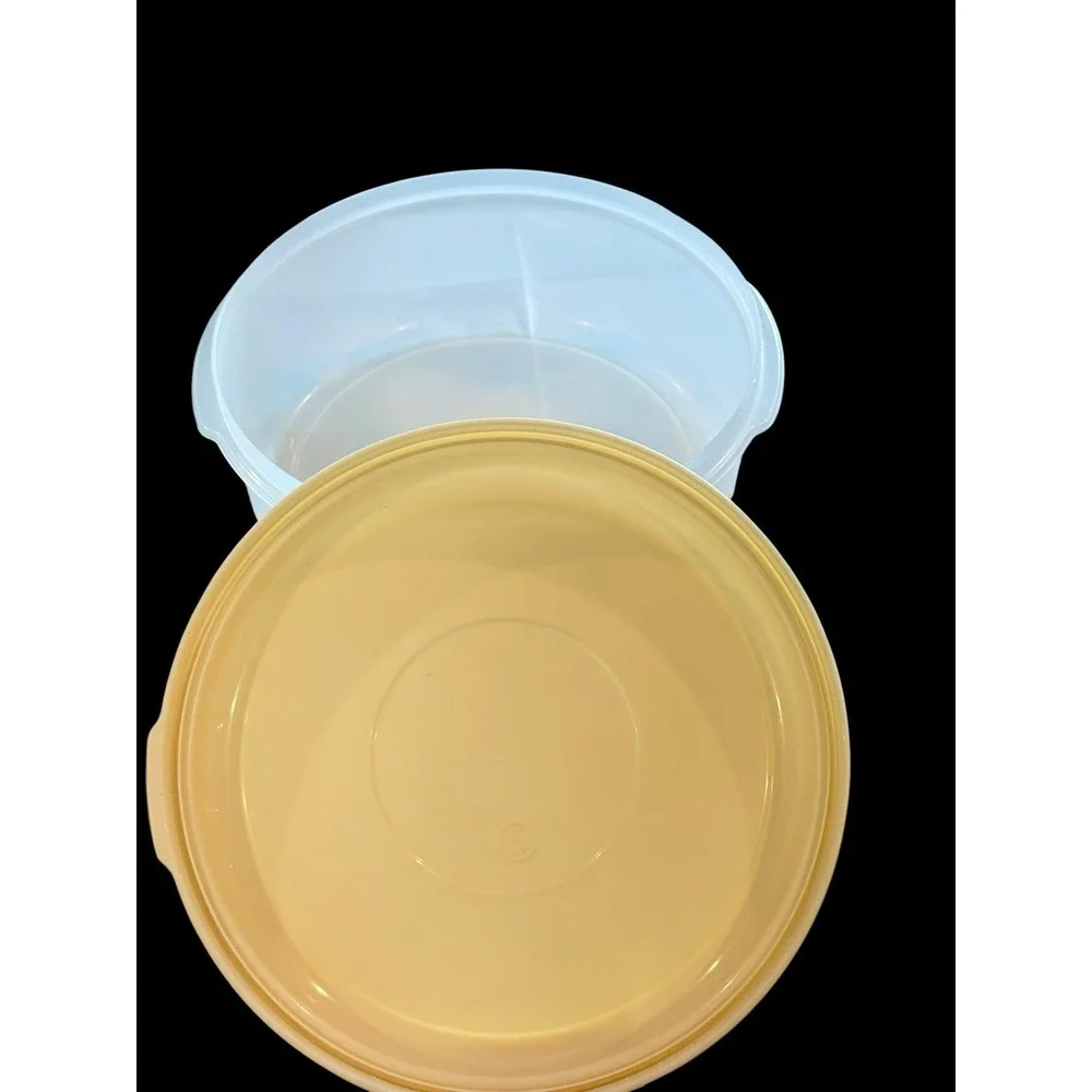 Rubbermaid Servin' Saver # 5 22 Cup Almond Lid Storage Container Round Large